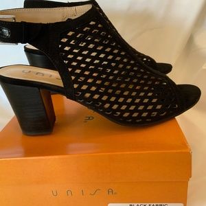 Unisa ungaila black stacked heal laser cut dress shoe size 8.5